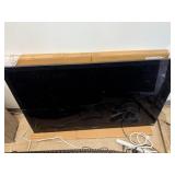 46IN SONY BRAVIA FLAT SCREEN TV  POWERS ON
