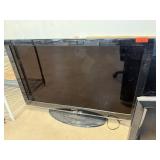 46IN SAMSUNG FLAT SCREEN TV POWERS ON