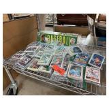 LARGE LOTOF BASEBALL CARDS