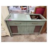 VINTAGE MAGNAVOX RECORD CCONSOLE CABINET VINTAGE MAGNAVOX RECORD CCONSOLE CABINET