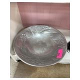 LARGE WILTON ARMATELE ROUND METAL BOWL LARGE WILTON ARMATELE ROUND METAL BOWL