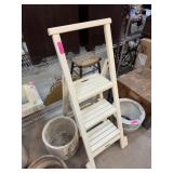 FRONTGATE FOLDING LADDER FRONTGATE FOLDING LADDER