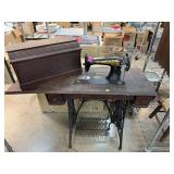 VINTAGE SINGER TREADLE SEWING MACHINE W TOP NOTE VINTAGE SINGER TREADLE SEWING MACHINE W TOP NOTE