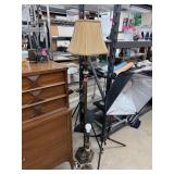 PAIR OF MATCHED TABLE LAMPS & FLOOR NOTE PAIR OF MATCHED TABLE LAMPS & FLOOR NOTE