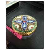 VINTAGE LIDDED TRINKET BOX