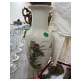 JAPANESE IMARI PORCELAIN VASE
