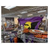 CONTENTS OF SHELVES LOT OF HALLOWEEN DECOR CONTENTS OF SHELVES LOT OF HALLOWEEN DECOR
