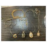 LOT OF 4 NECKLACES NOTE LOT OF 4 NECKLACES NOTE