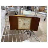 VINTAGE WESTCLOX MAHOGANY MID CENTURY CLOCK VINTAGE WESTCLOX MAHOGANY MID CENTURY CLOCK