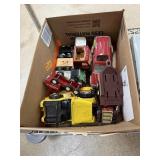BOX OF MIXED CARS / TRUCKS TOYS