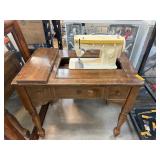 VINTAGE SINGER SEWING MACHINE W CABINET NOTE