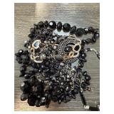 LOT OF MIXED NECKLACES