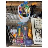 LOT OF VINTAGE PEZ DISPENSERS