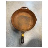 OZARK TRAIL CAST IRON SKILLET
