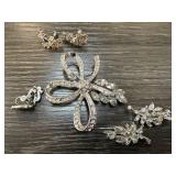 LOT OF RHINESTONE BROOCHES / PINS / EARRINGS