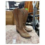 PAIR OF COWBOY BOOTS SIZE 5