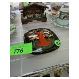 RUSSIAN LACQUER LIDDED BOX