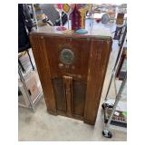ANTIQUE BELMONT TUBE RADIO