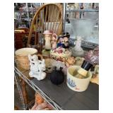 LARGE LOT OF MIXED VINTAGE FIGURINES / ETC