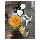 4PC VINTAGE BROOCHES / PINS