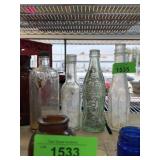 LOT OF VINTAGE / ANTIQUE GLASS BOTTLES