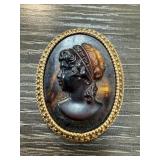 VINTAGE FLORENZA CAMEO BROOCH / PIN