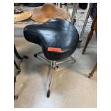GUITAR SEAT / STAND