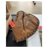VINTAGE BASEBALL CATCHERS MITT