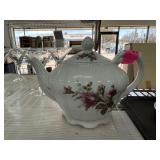 VINTAGE PORCELAIN TEAPOT TEA POT