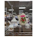 VINTAGE TEAPOTS / CUPS
