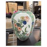 CHINESE PORCELAIN VASE