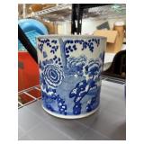 CHINESE BLUE AND WHITE VASE LARGE