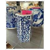 CHINESE BLUE & WHITE BRUSH POT