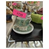 BONE CHINA CUP AND SAUCERS W LUSTER GLAZE