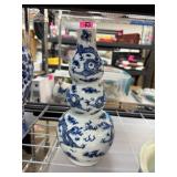 CHINESE GOURD VASE BLUE & WHITE W DRAGONS