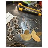 LOT OF 4 PAIRS OF EARRINGS LOT OF 4 PAIRS OF EARRINGS