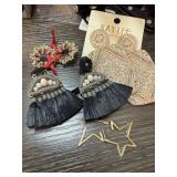 4 PAIRS OF EARRINGS 4 PAIRS OF EARRINGS