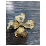 WELLS 14K GOLD FILL FLORAL BROOCH WELLS 14K GOLD FILL FLORAL BROOCH