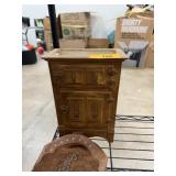 VINTAGE CERAMIC CABINET THEME VASE VINTAGE CERAMIC CABINET THEME VASE