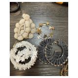 4 PAIRS OF EARRINGS 4 PAIRS OF EARRINGS