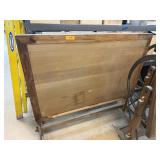 NICE ADJUSTABLE ARTISTS DRAFTING DESK