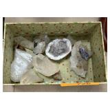 BOX OF MIXED CRYSTALS / STONES