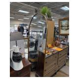 LARGE GOLD TONE ARCHED WALL MIRROR