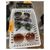LOT OF 4 PAIRS OF VINTAGE SUNGLASSES LOT OF 4 PAIRS OF VINTAGE SUNGLASSES