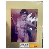 AUTOGRAPHED PHOTO W COA HALLE BERRY AUTOGRAPHED PHOTO W COA HALLE BERRY