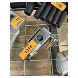 PNEUMATIC TOOL PNEUMATIC TOOL