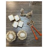 4 PAIRS OF EARRINGS KRAMER & MORE 4 PAIRS OF EARRINGS KRAMER & MORE