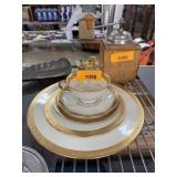 HAVILAND ATHENA GOLD RIMMED CHINA PLACE SETTING HAVILAND ATHENA GOLD RIMMED CHINA PLACE SETTING