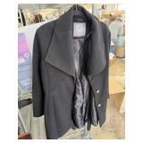 SIZE LARGE VINCE CAMUTO COAT SIZE LARGE VINCE CAMUTO COAT