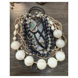 LOT OF NECKLACES / BOLO LOT OF NECKLACES / BOLO